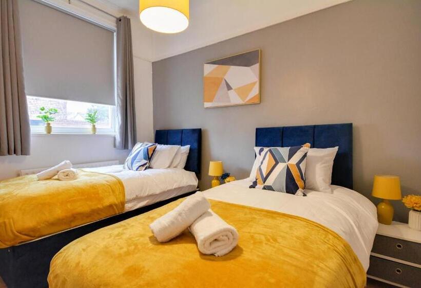 Апартаменты 1 Спальня, Cosy 2bd Flat Near City And Beach   30 Percent Off Long Term Bookings