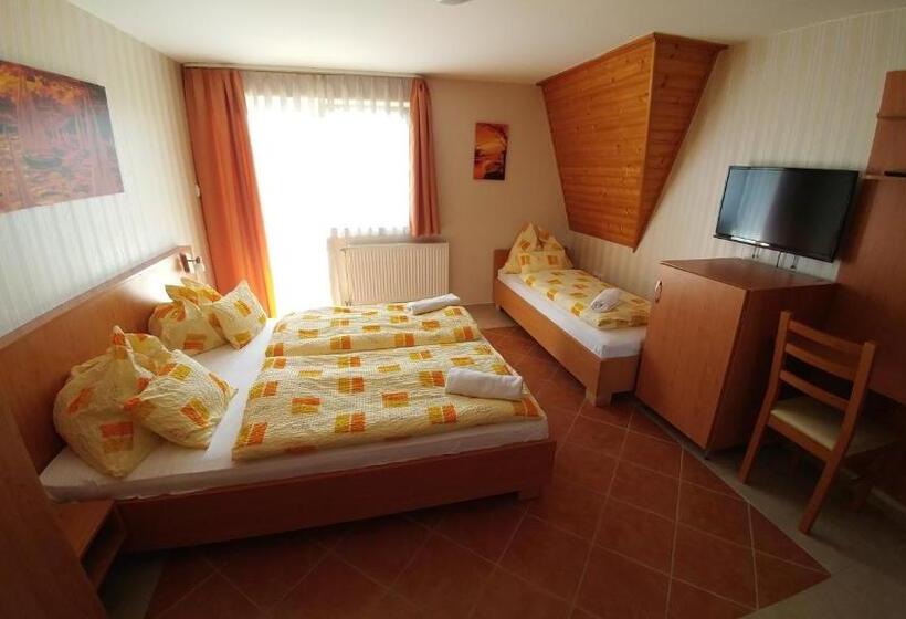 Номер Стандарт Трехместный, Green Guesthouse Balatonfüred