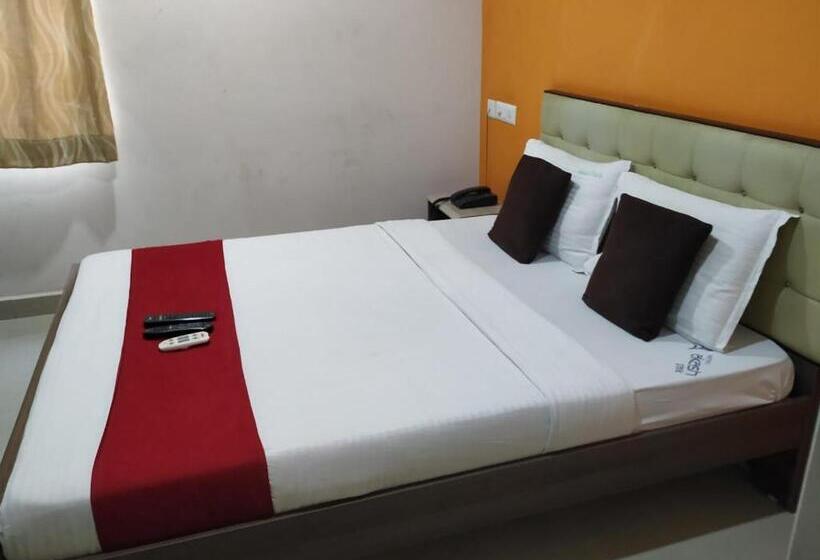 Номер Deluxe, Fabhotel Vrj Residency   Nr Chennai Trade Center & St Thomas Mount