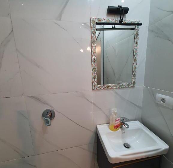 스탠다드 룸, Budget Retreat Tirana & Studios