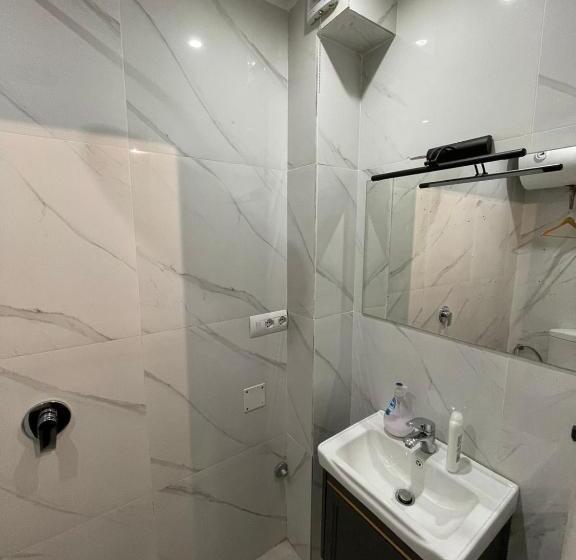 이코노미 룸, Budget Retreat Tirana & Studios