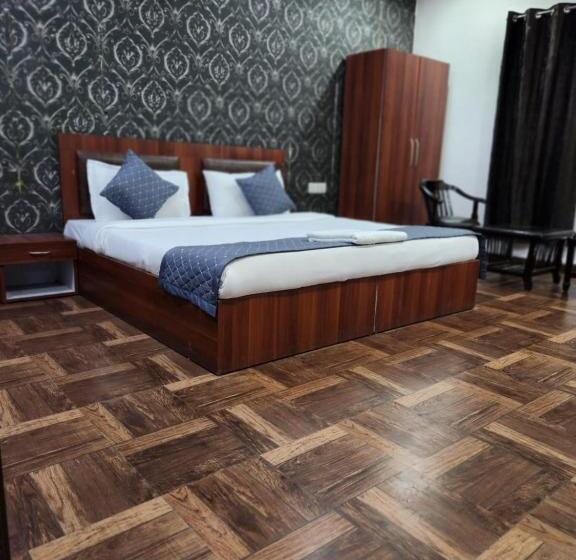 اتاق استاندارد با تخت بزرگ, Iby