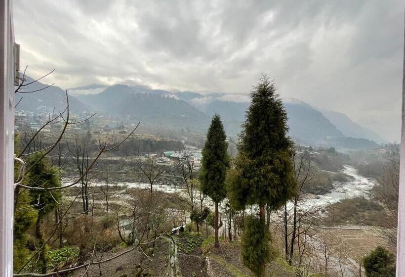 高级三人间, Montanamar Lachung