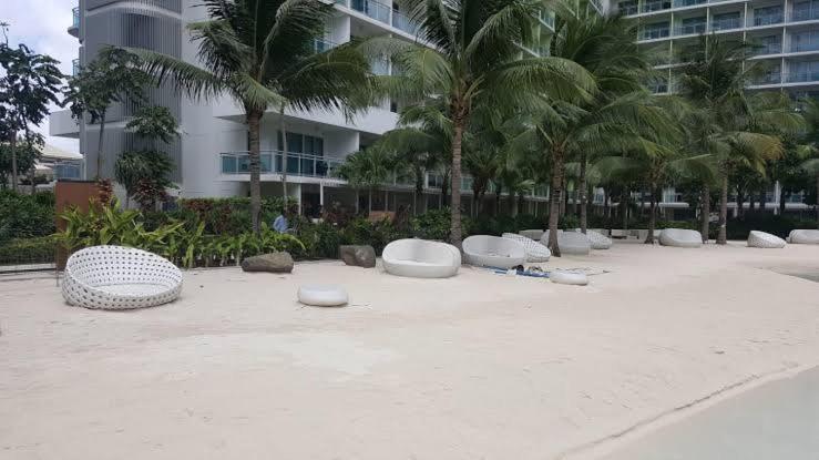 스탠다드 발코니 스튜디오, 1 Bedroom Unit With Massage Chair, Karaoke, Smart Tv At Azure Urban Resort