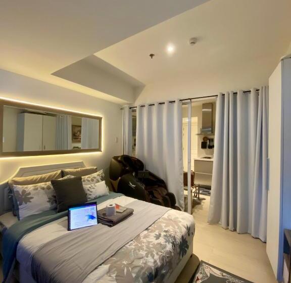 스탠다드 발코니 스튜디오, 1 Bedroom Unit With Massage Chair, Karaoke, Smart Tv At Azure Urban Resort