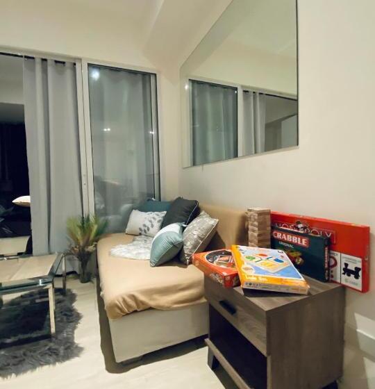 스탠다드 발코니 스튜디오, 1 Bedroom Unit With Massage Chair, Karaoke, Smart Tv At Azure Urban Resort