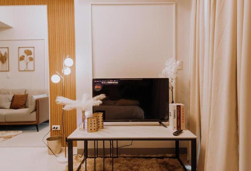 침실 1개 발코니 아파트, Uptown Parksuites Elegant 1br With Balcony And Washer