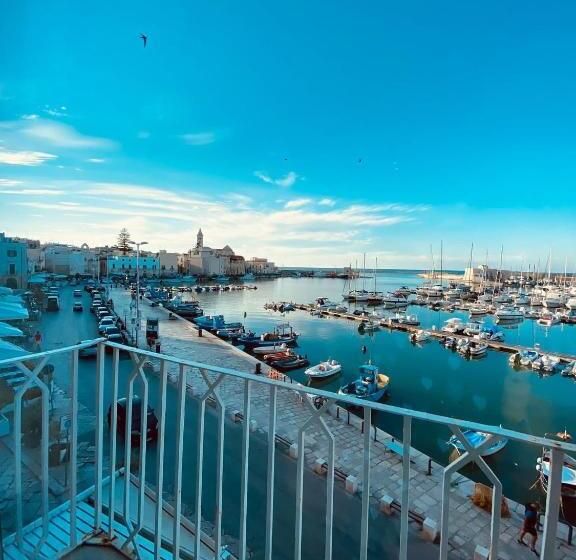 اتاق استاندارد چهار تخته با چشم‌انداز دریا, B&b Suite Home Trani Port View