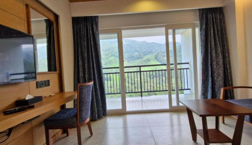 발코니가 있는 스위트, The Grand Cliff Resort Munnar