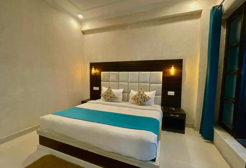 디럭스 룸, The Wraveler Tapovan Rooms And Dorms