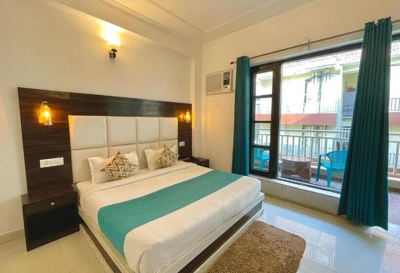 디럭스 룸, The Wraveler Tapovan Rooms And Dorms