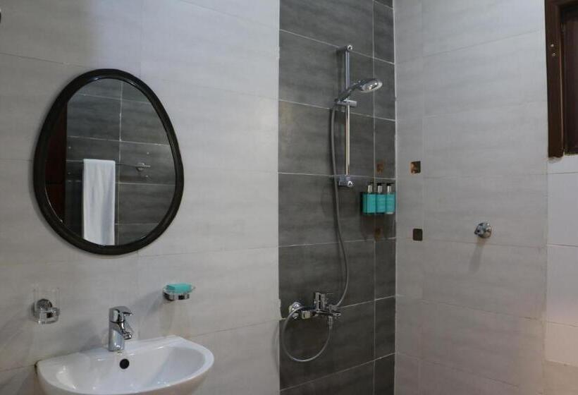 غرفة قياسية مطلّة علي البحر, L Azure Beach Resort