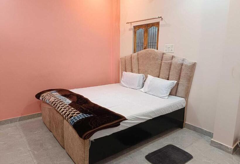 Трехместный Номер Классика, Oyo Purvi Ganga P.guest House
