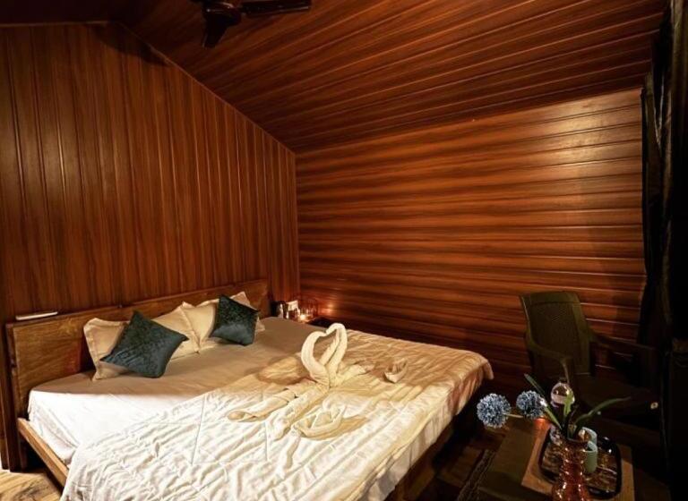 Люкс Повышенной Комфортности, Samadhan Lake Side Resort Maval