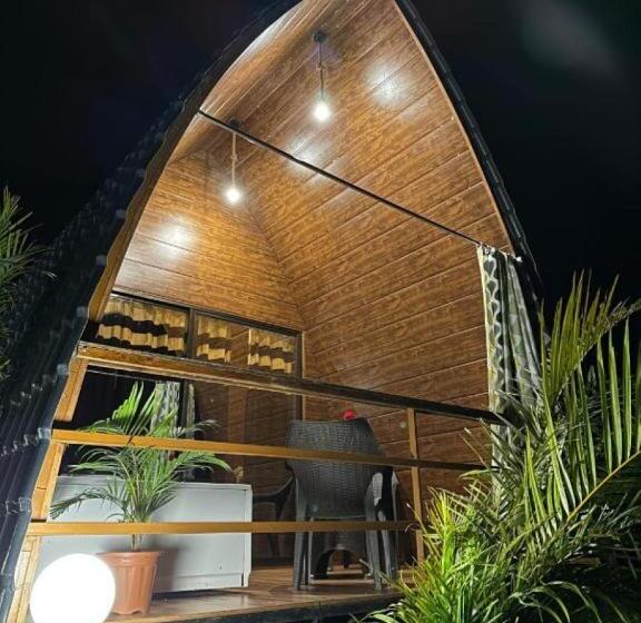 Люкс, Samadhan Lake Side Resort Maval