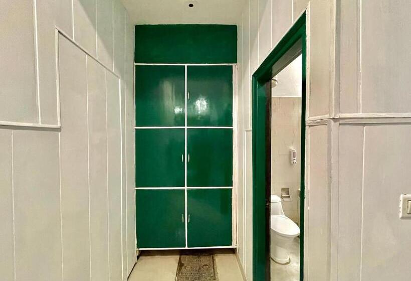 공동 객실, The Wraveler Tapovan Rooms And Dorms