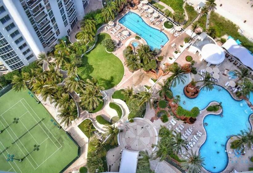 منزل غرفة نوم واحدة, Sunny Isles Bayfront: Deluxe Studio Retreat