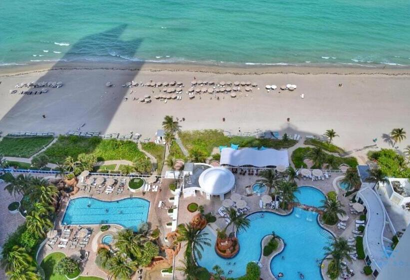 منزل غرفة نوم واحدة, Sunny Isles Bayfront: Deluxe Studio Retreat
