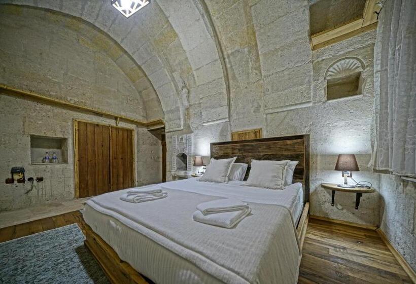 Четырехместный Номер Стандарт с Балконом, Naraca Cave House