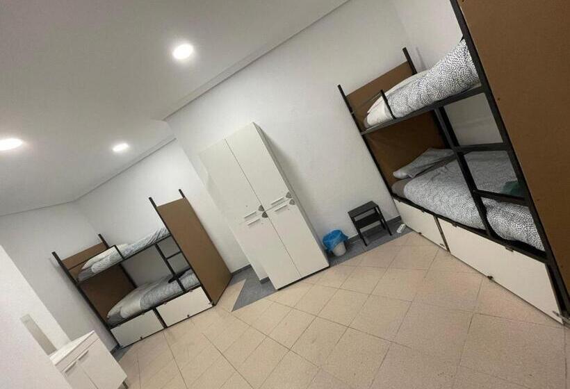 اتاق چهار تخته با دستشویی مشترک, Parsa Residencial House