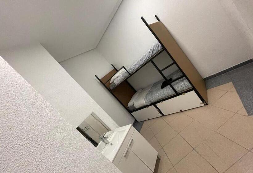 اتاق چهار تخته با دستشویی مشترک, Parsa Residencial House