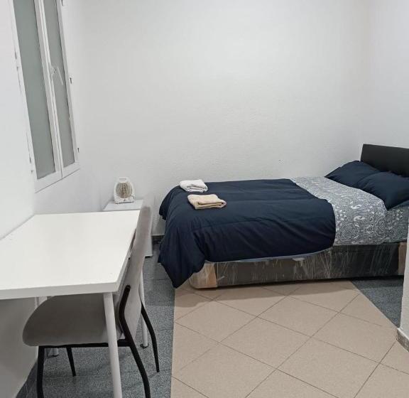 Economy Quadruple Room, Parsa Residencial House