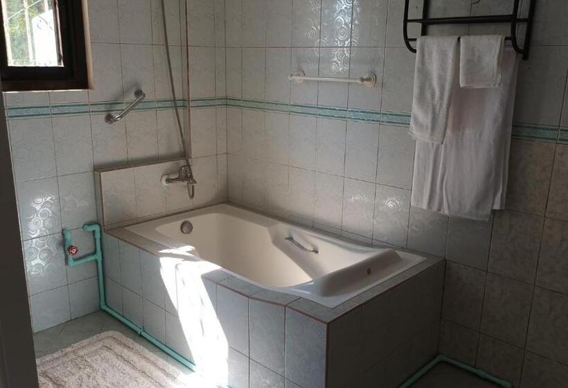 Дом 3 Спальни, Village Guest House, Hundred Islands