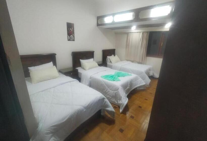 Economy Triple Room, Luna