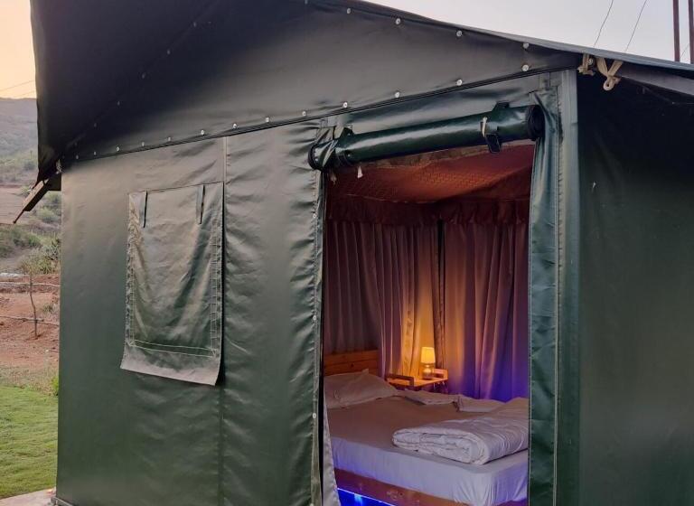 Номер Стандарт, The Camp Square Pawna