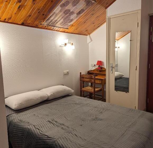 Номер Стандарт, Auberge Des Pins