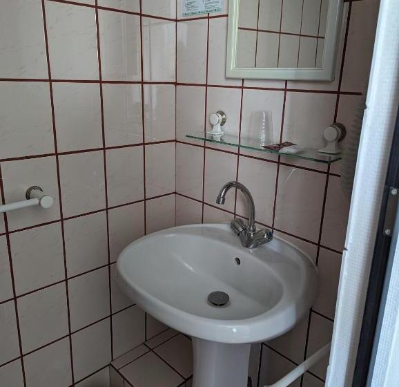Четырехместный Номер Стандарт, Auberge Des Pins