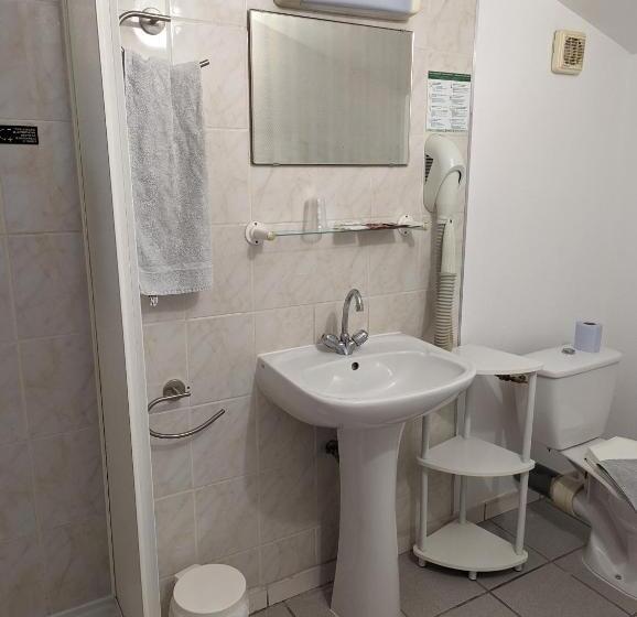 Семейный Номер, Auberge Des Pins