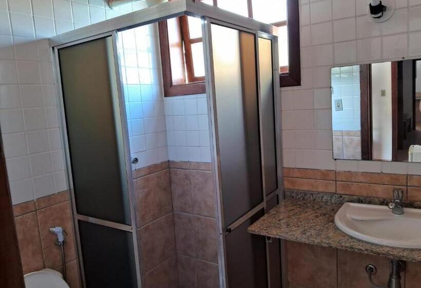 חדר לארבעה סטנדרטי עם מרפסת, Pousada Sol Da Lagoinha