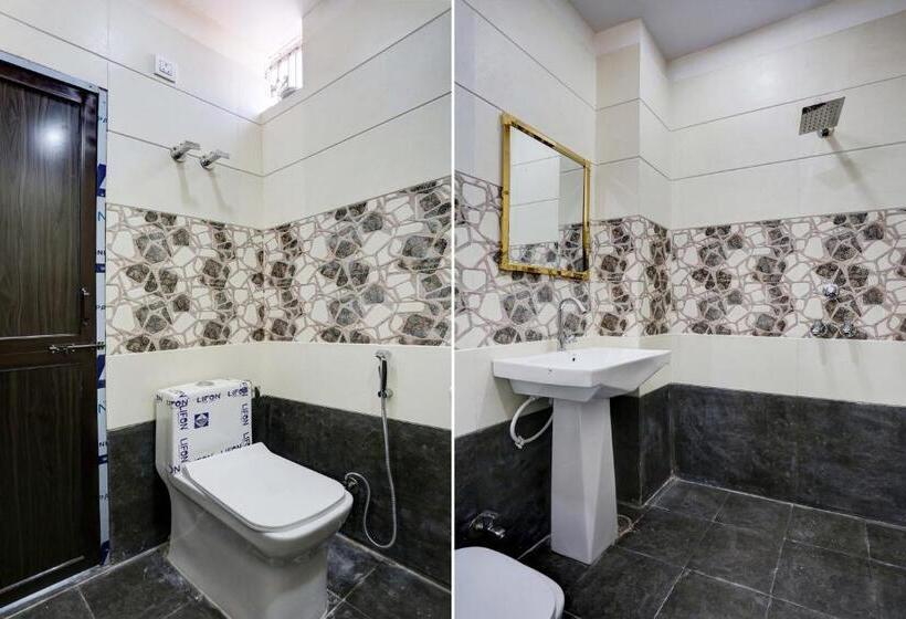 اتاق کلاسیک سه تخته, Oyo Flagship Hotel M. R Galaxy