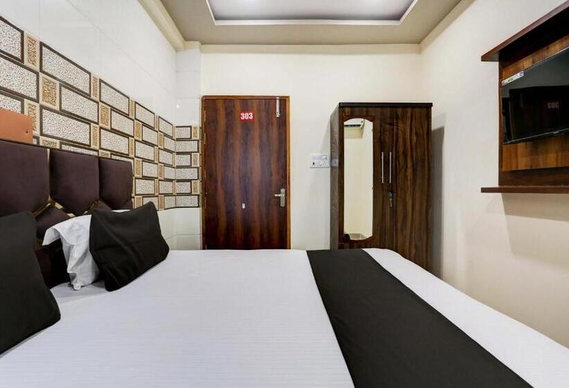 اتاق کلاسیک سه تخته, Oyo Flagship Hotel M. R Galaxy