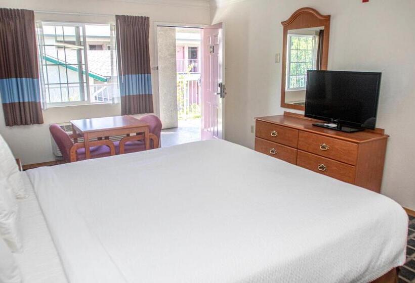 장애인을 위한 킹사이즈 침대 스탠다드 룸, Creekside Inn & Suites