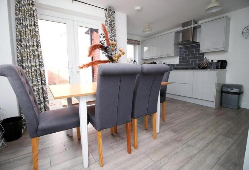 침실 1개 주택, 4br Modern House | Free Parking | Cohost Partners