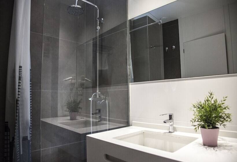 آپارتمان 1 خوابه همکف, Flats Friends Soho Suites