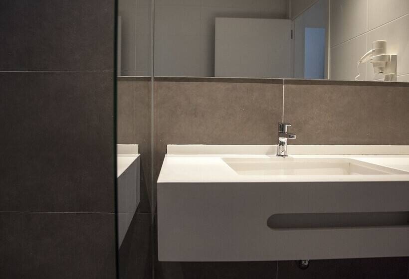 آپارتمان 1 خوابه همکف, Flats Friends Soho Suites