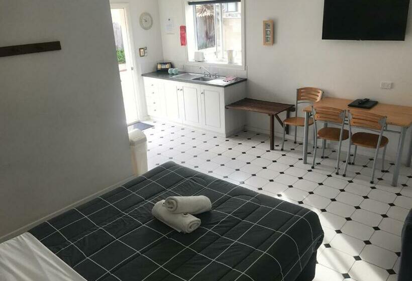 패밀리 룸, Clearwater Motel Apartments