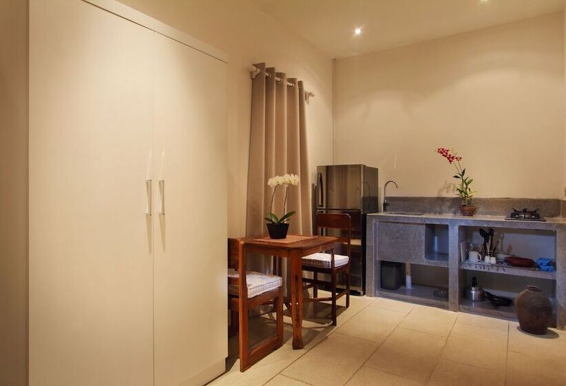 Escritório Deluxe, The Apartments Canggu