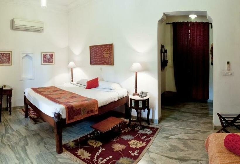 Quarto Estandar, Neemrana S  Deo Bagh