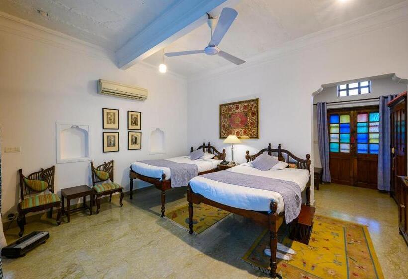 Quarto Estandar, Neemrana S  Deo Bagh