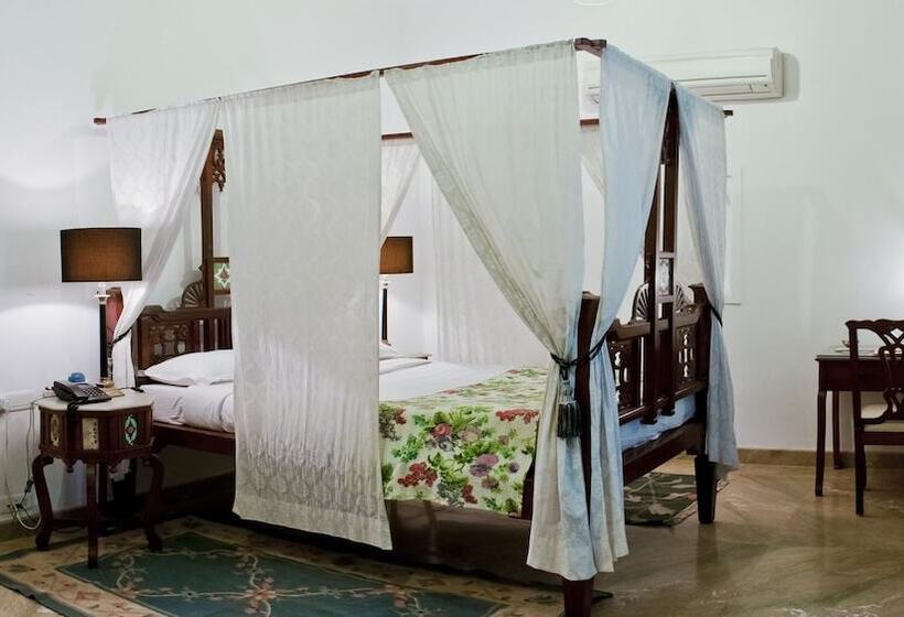 Quarto Estandar, Neemrana S  Deo Bagh