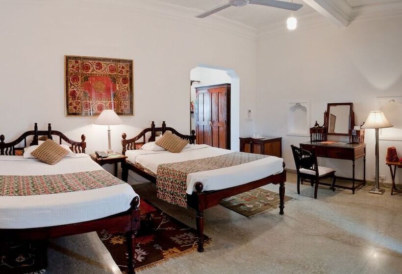 Quarto Estandar, Neemrana S  Deo Bagh