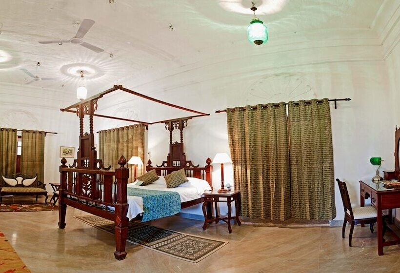 Quarto Estandar, Neemrana S  Deo Bagh