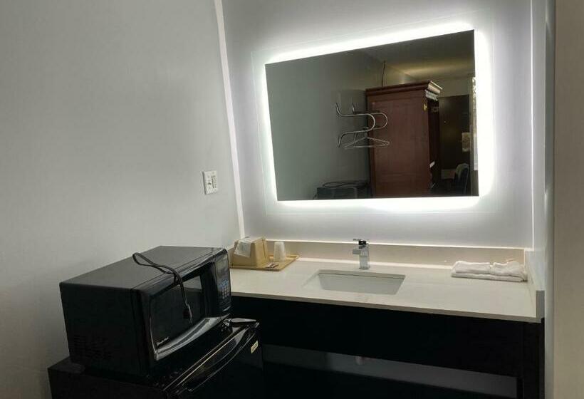 Номер Стандарт 2 Двуспальные Кровати, Budget Inn Roxboro