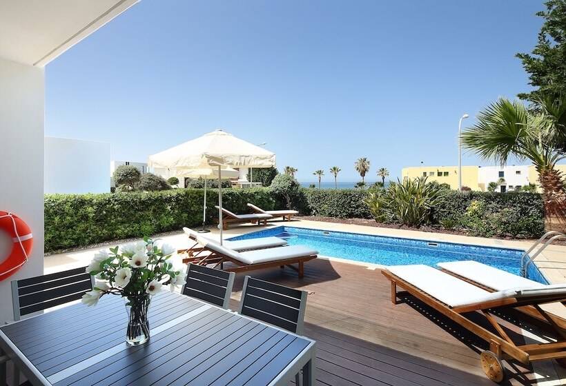 Вилла 2 Спальни, Paradise Cove Luxurious Beach Villas
