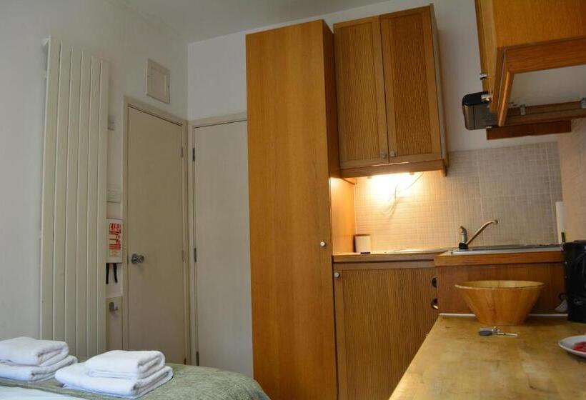 Студио Economy, Studios2let   North Gower