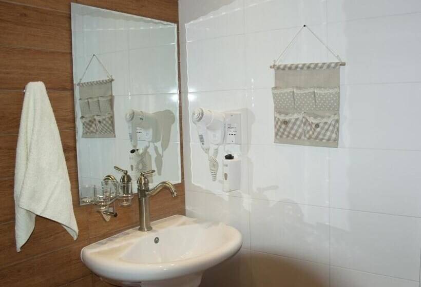 Quarto Estandar, Sunrise Arches Apartments